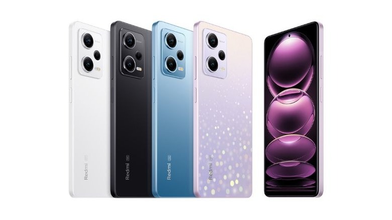 Different color variants of the Redmi Note 12 Explorer Edition highlighting its proprietary fast charging standards hardware.