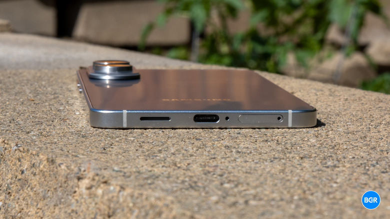 Close-up of the USB-C charging port on the bottom edge of the S25 Edge.