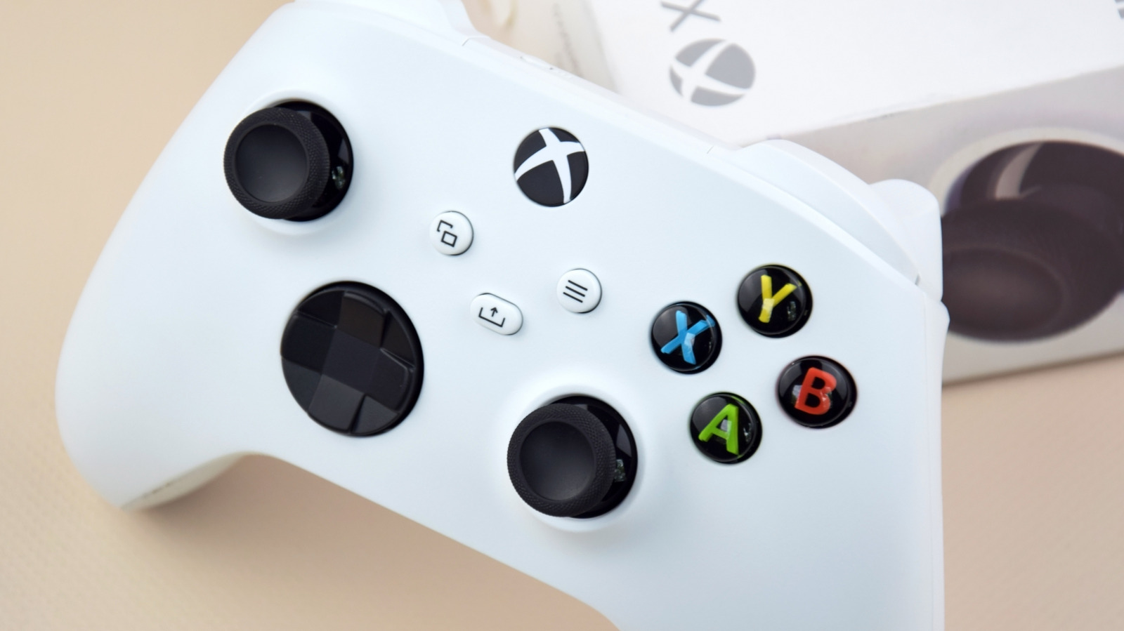 Xbox Controller Flashing? How to Fix & Pair It