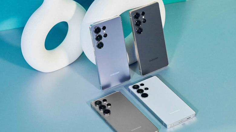 Array of Samsung Galaxy S25 Ultra smartphones in different color finishes.