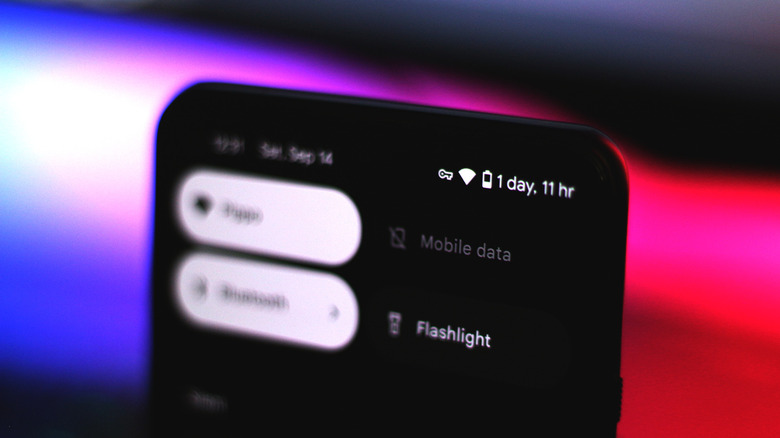 A close-up of an Android phone screen highlighting the VPN status icon.