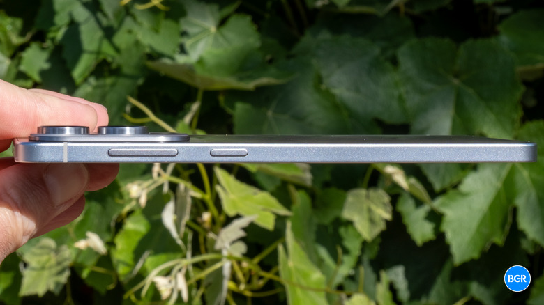 A person holding the ultra-thin Samsung Galaxy S25 Edge in their hand.