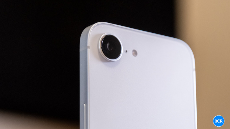 Close-up of the single 48MP rear camera lens on the iPhone 17e.